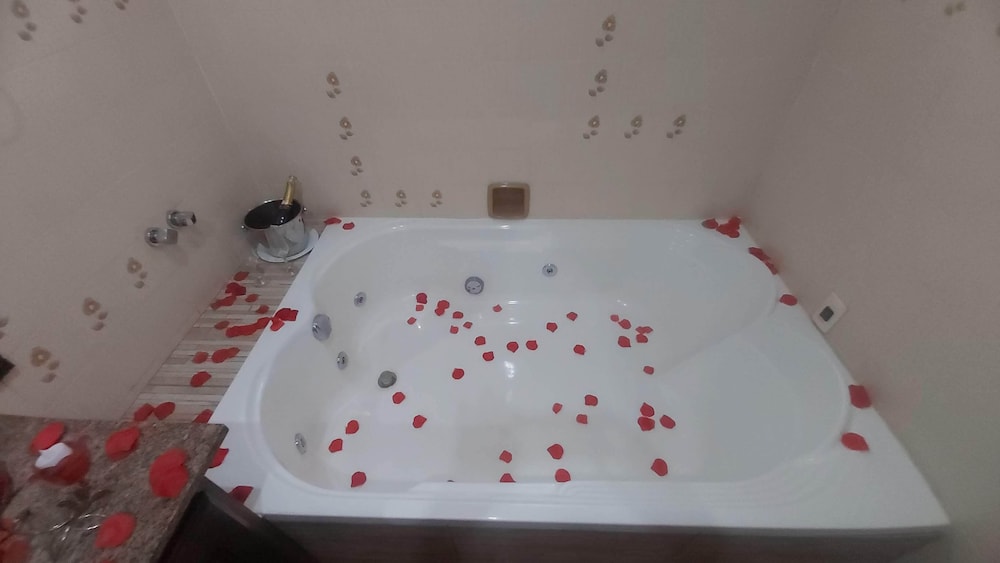 Luxury Triple Room, 1 King Bed with Sofa bed (Super) photo 3
