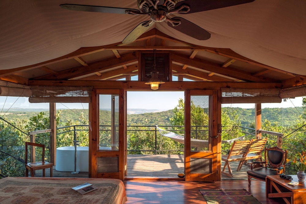 Canopy Machan with Bathtub on Deck