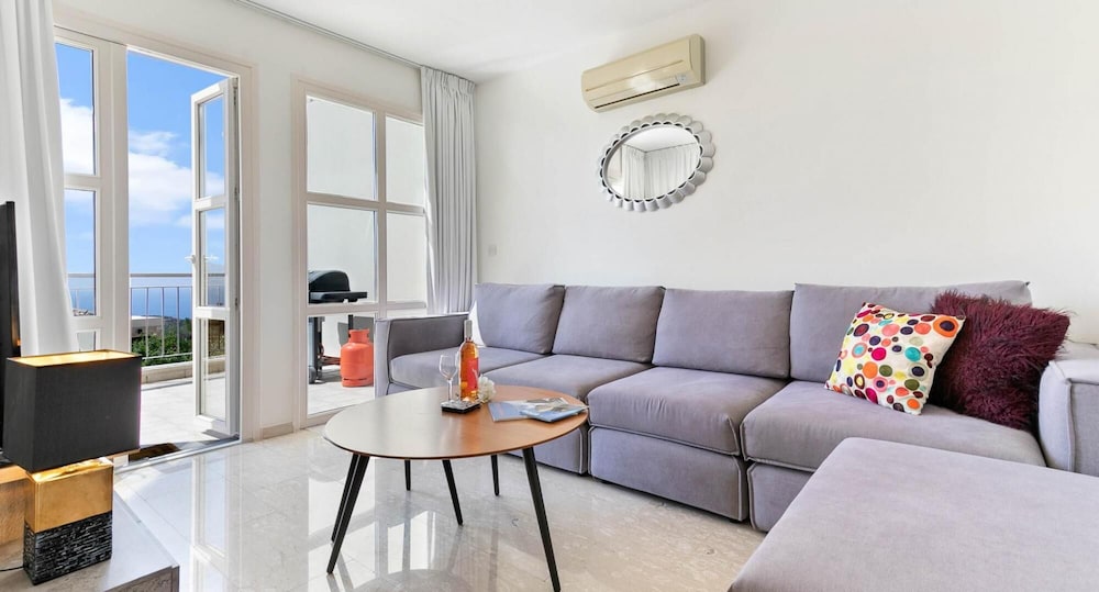 Villa photo 1