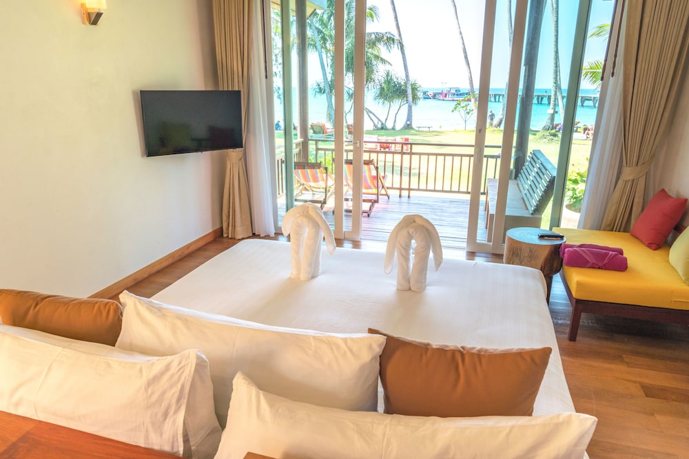 Beach Front Deluxe Villa photo 2