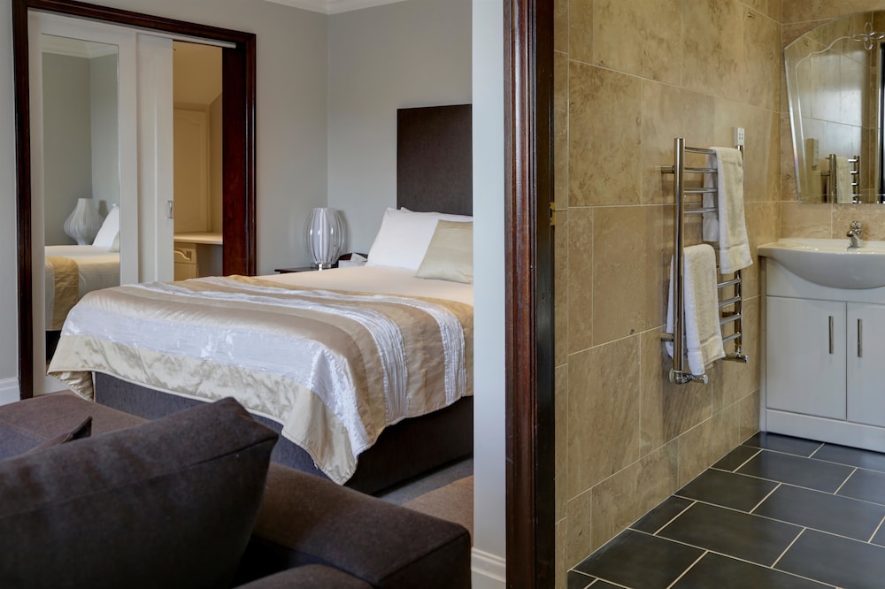 Suite, 1 King Bed, Non Smoking (with Sofabed) - Photo 1