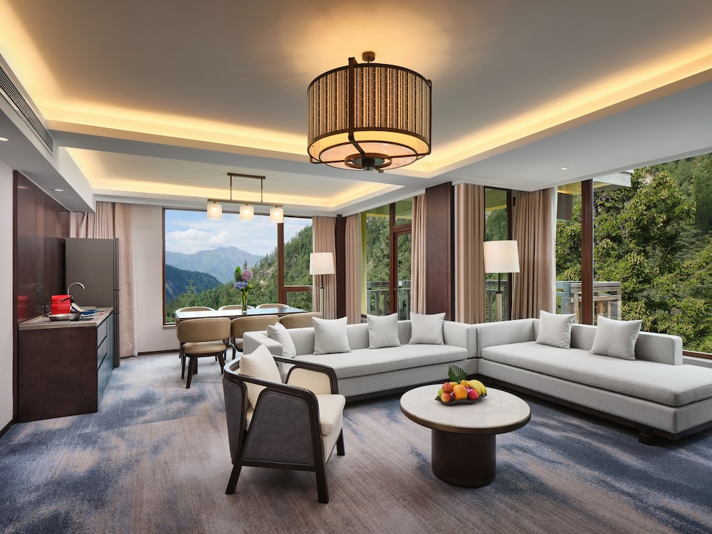 Suite, 2 Bedrooms, Balcony (Dining, Balcony) photo 3