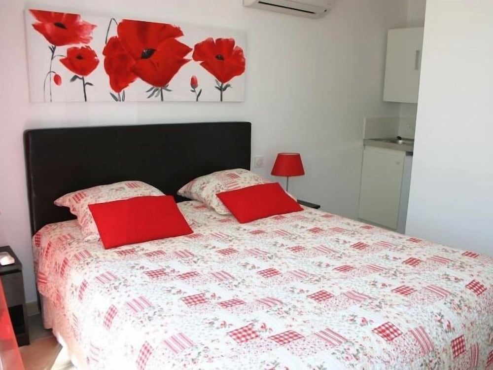 Double Room, Private Bathroom (Chambre Coquelicot) photo 2