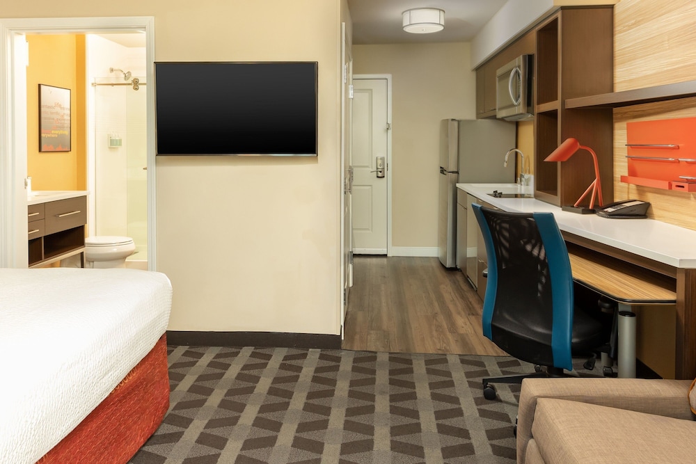 Studio Suite, 1 King Bed with Sofa bed - Photo 3