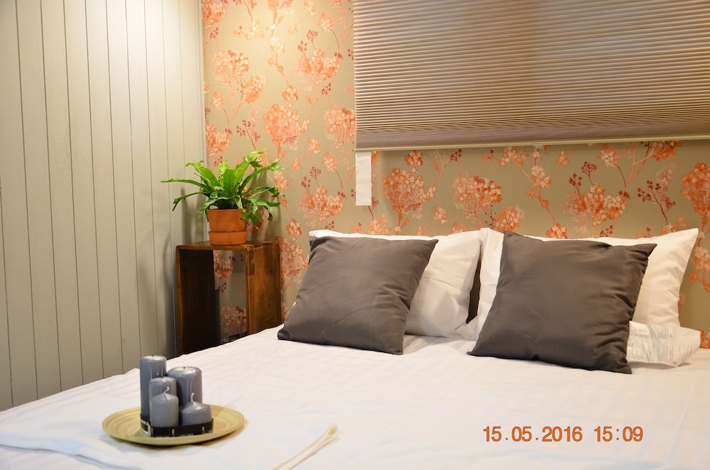The Oriental-3d (Check In Time Within 18.00pm Only, Shared Bathroom) photo 3
