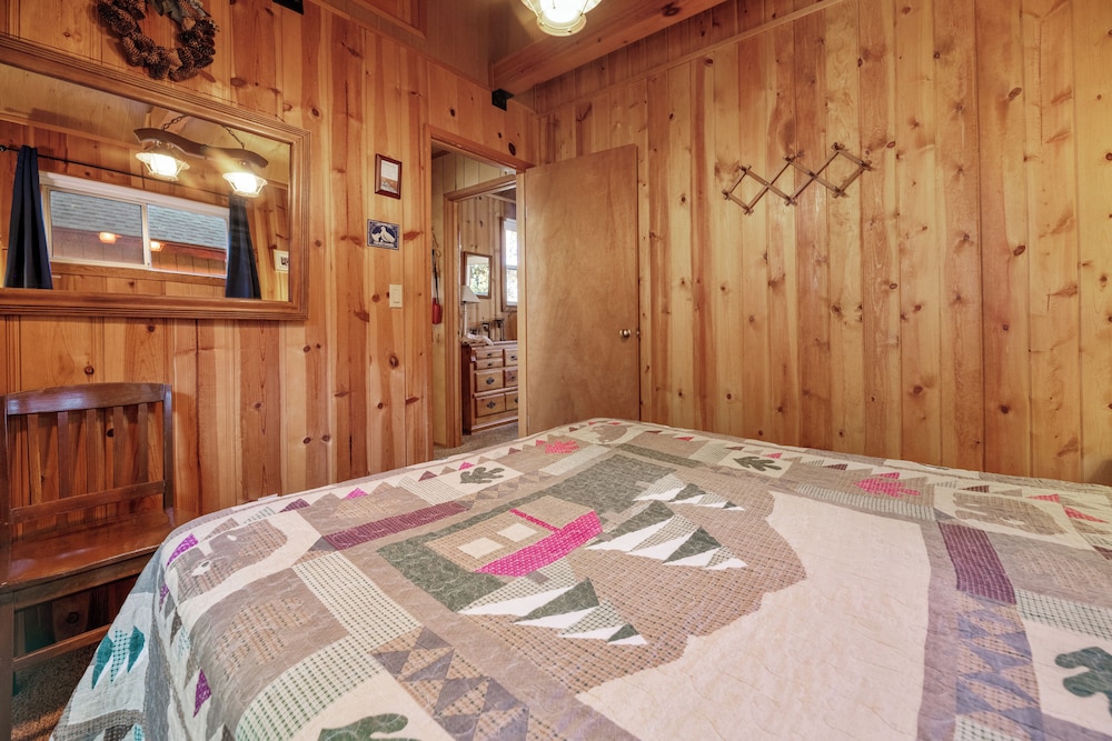 House, Multiple Beds, Patio, Mountain View photo 3