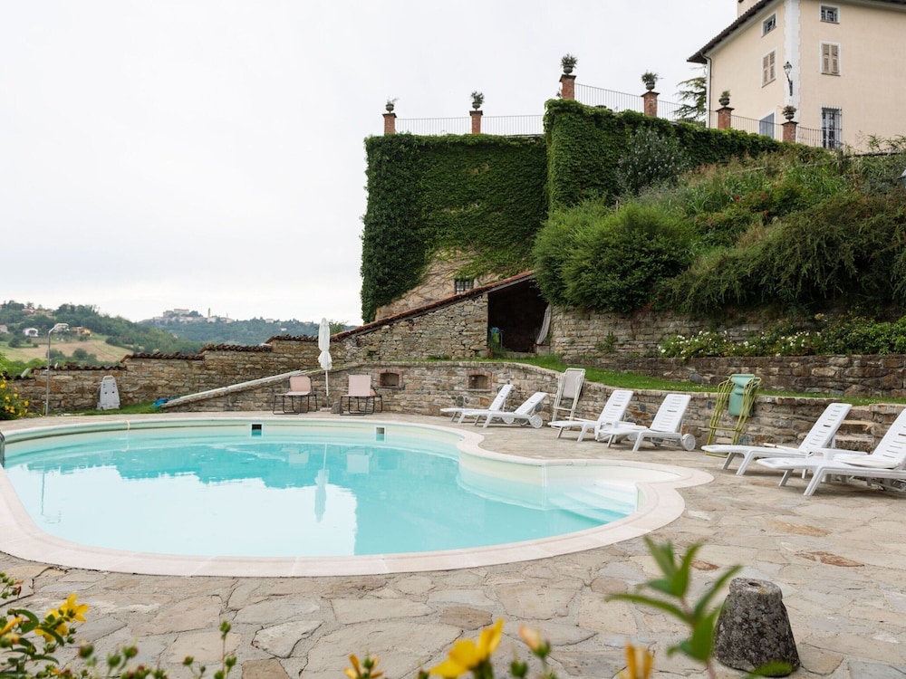 Double or Twin Room (Patio View)