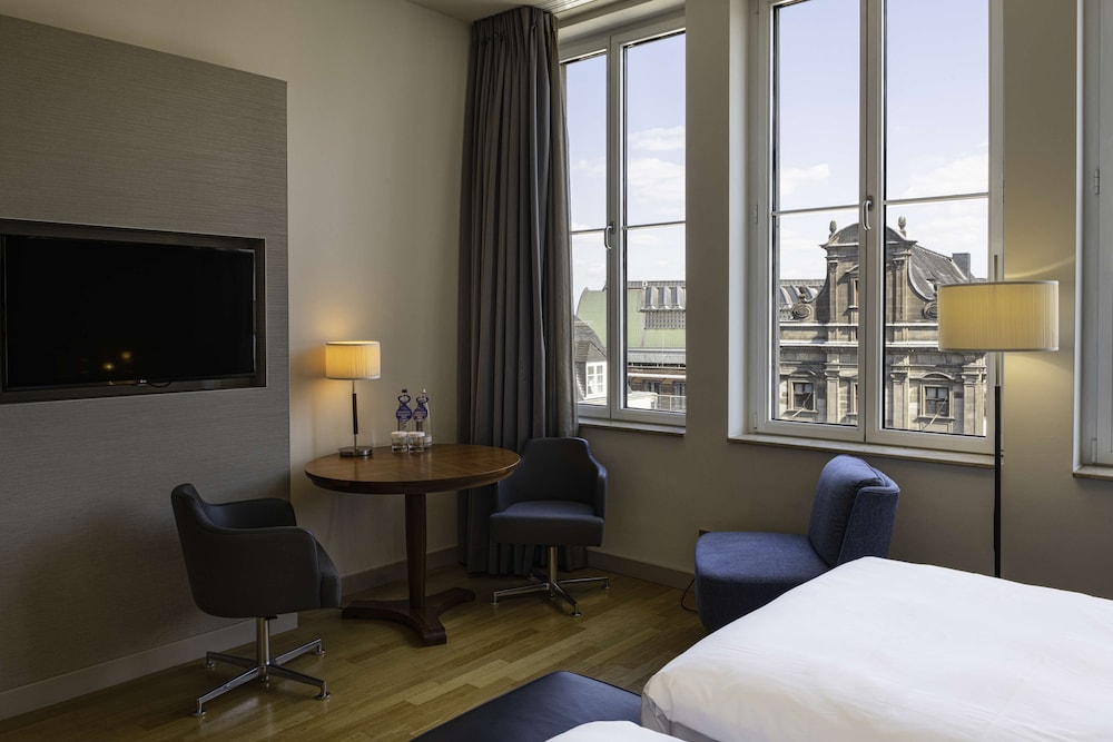 Room, 1 King Bed (Cathedral Dom View)