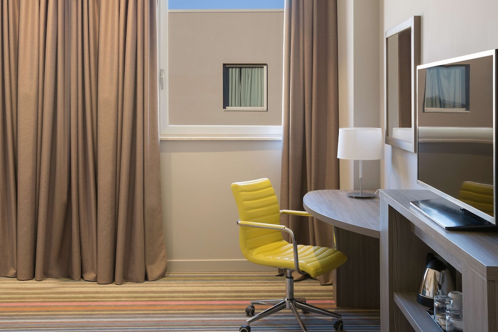 Room, 1 Queen Bed (Queen Room with Sofa Bed)