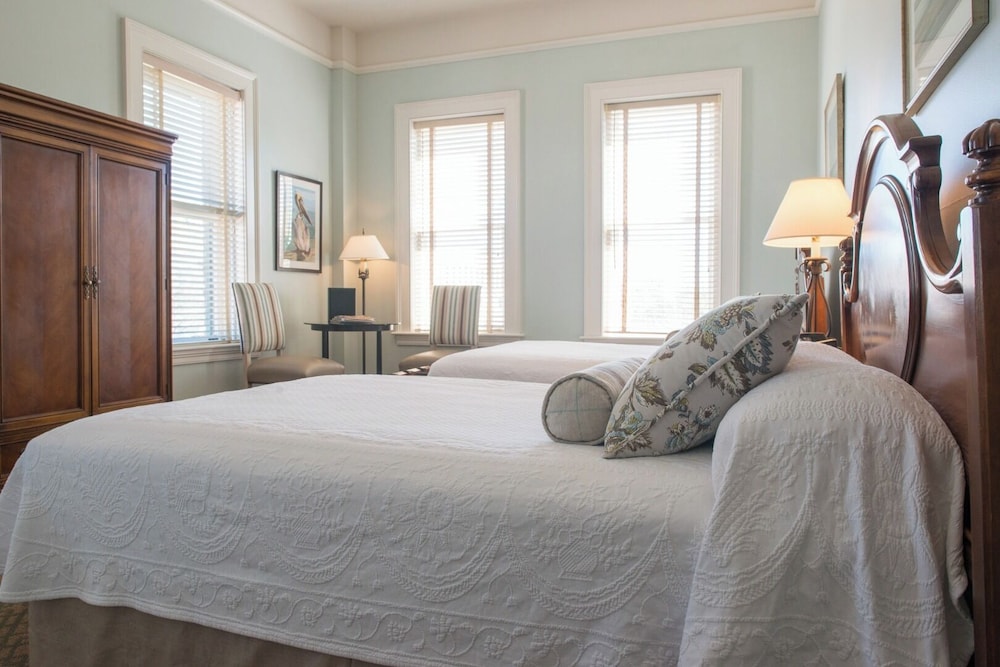 Room, 2 Double Beds photo 3