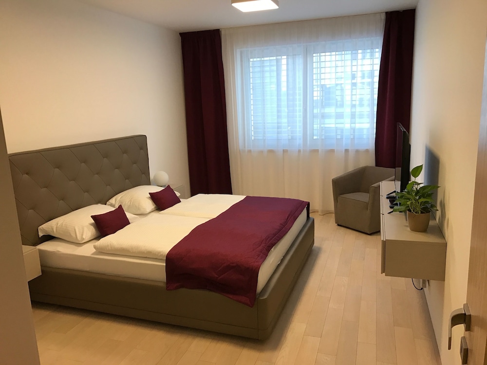 Luxury Apartment with Living Room and Kitchen