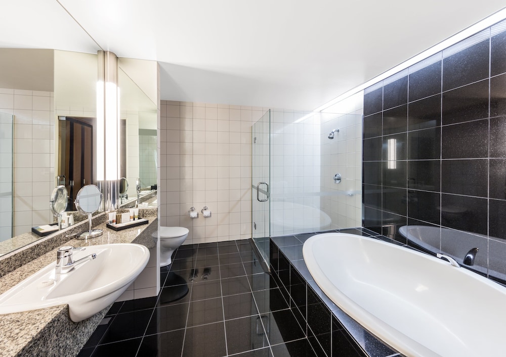 Suite, 1 King Bed, Balcony, Ocean View (Club Lounge Access) - Photo 7