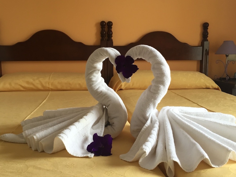 Standard Double or Twin Room, Balcony - Photo 4