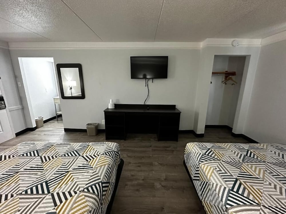 Deluxe Room, 2 Double Beds, Non Smoking, Refrigerator & Microwave photo 2