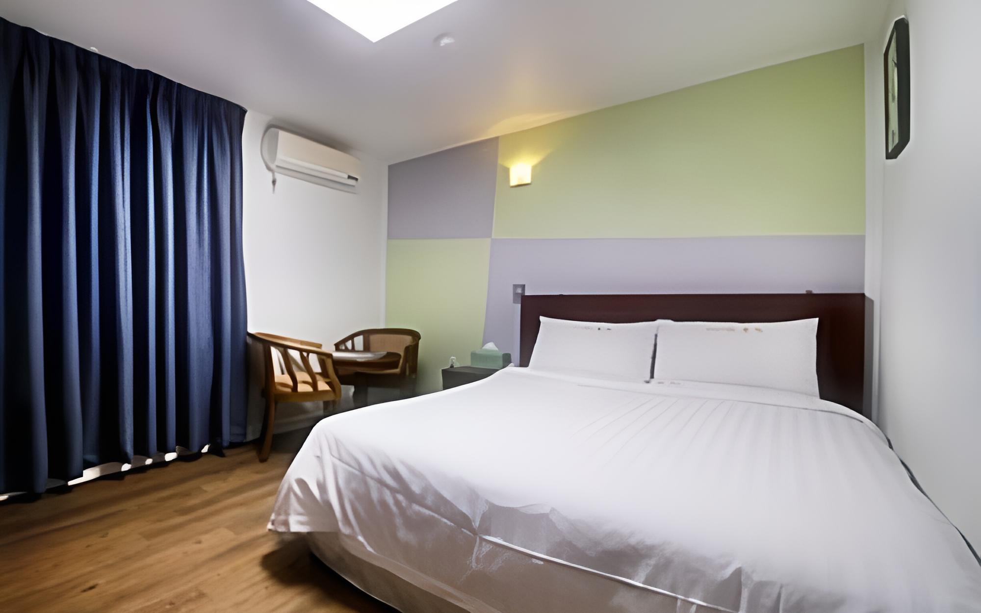 Room (Standard Room) - Photo 23