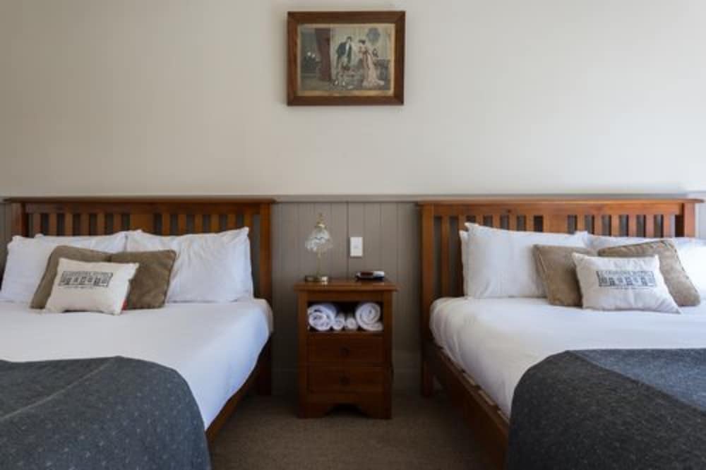 Twin Queen Room photo 2