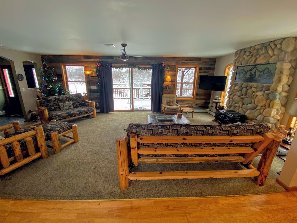 Premier House, 5 Bedrooms, Mountain View, Mountainside photo 2