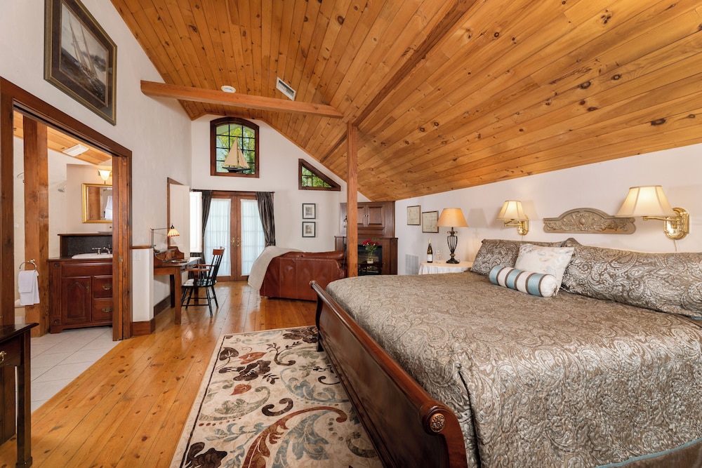 Premium Room, 1 King Bed photo 1