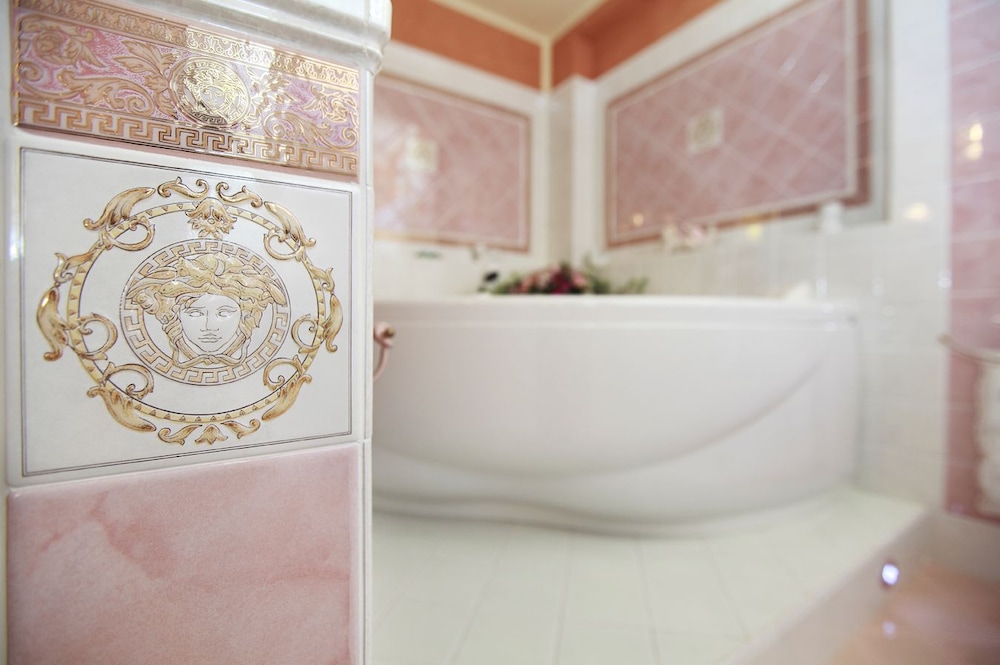 Royal Double Room, Jetted Tub photo 3
