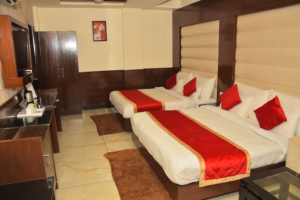Fern Club Room - Photo 3
