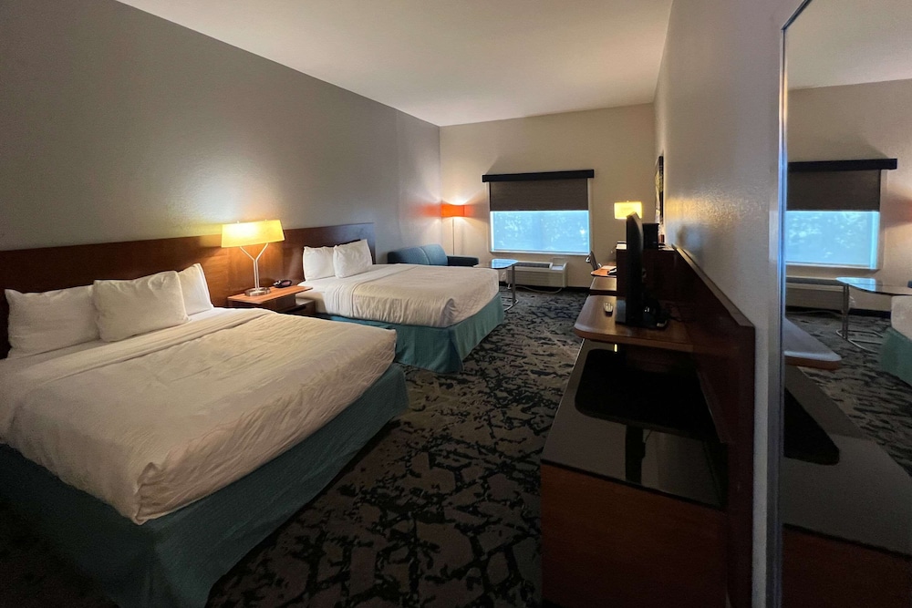 Room, 2 Queen Beds, Accessible, Non Smoking photo 1