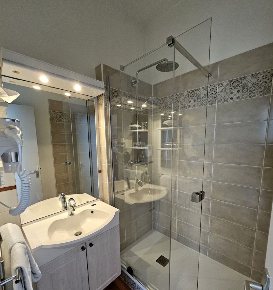 Executive Room - Photo 9