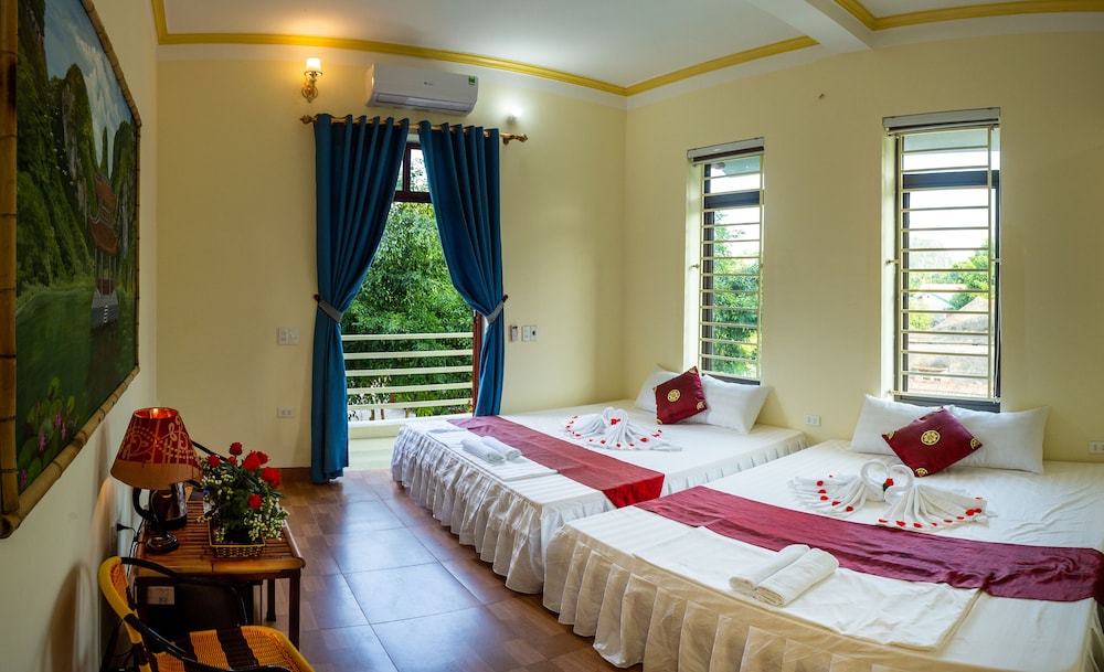 Quadruple room with mountain view photo 1