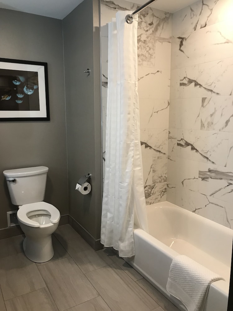 2 Room Suite, 2 Queen Beds,  Accessible (Mobilty & Hearing) - Photo 14