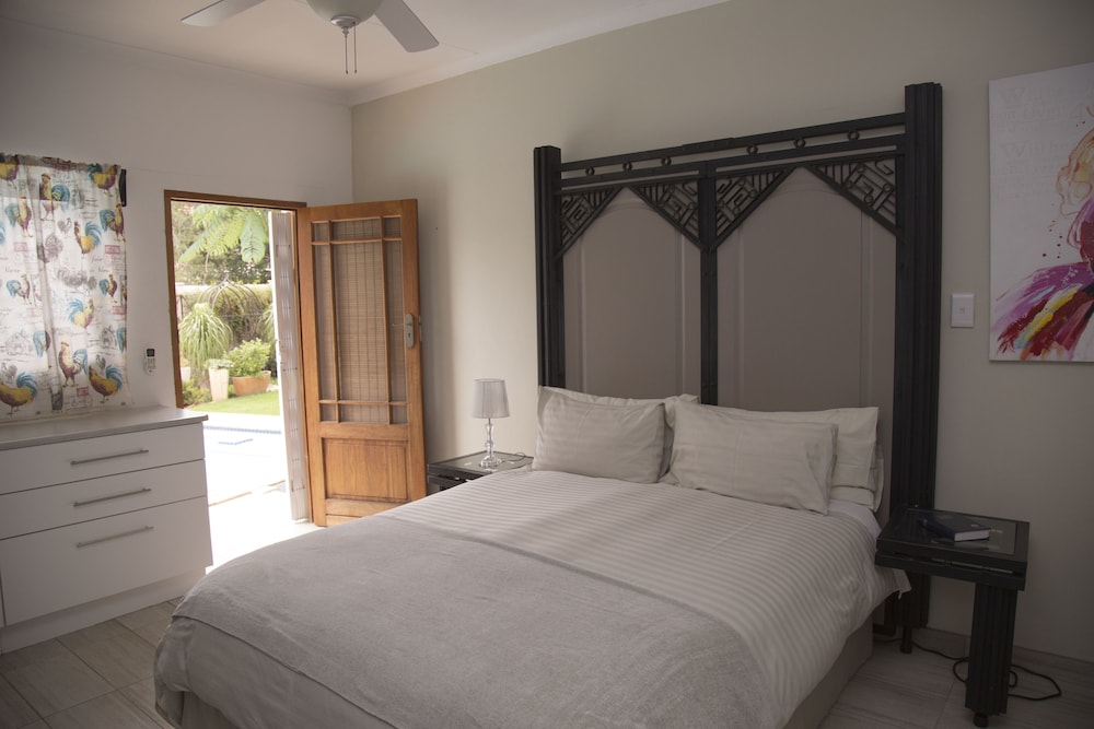 Queen Room photo 1