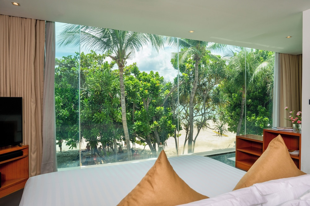 Suite, 1 Bedroom, Sea View (Free Daily Minibar) - Photo 6