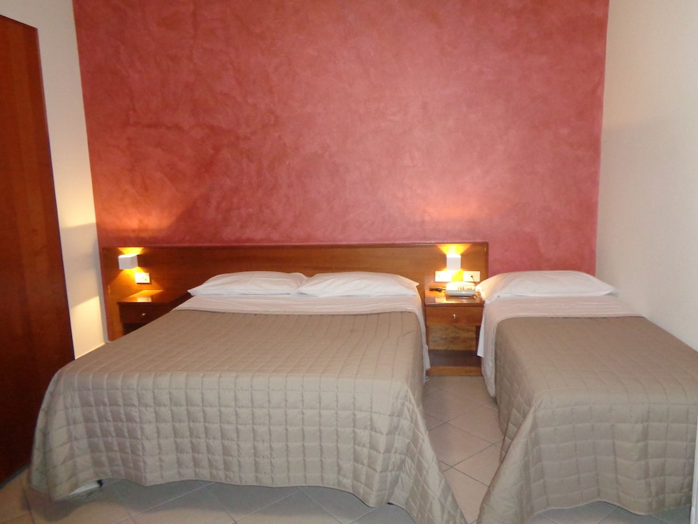 Classic Double or Twin Room photo 2