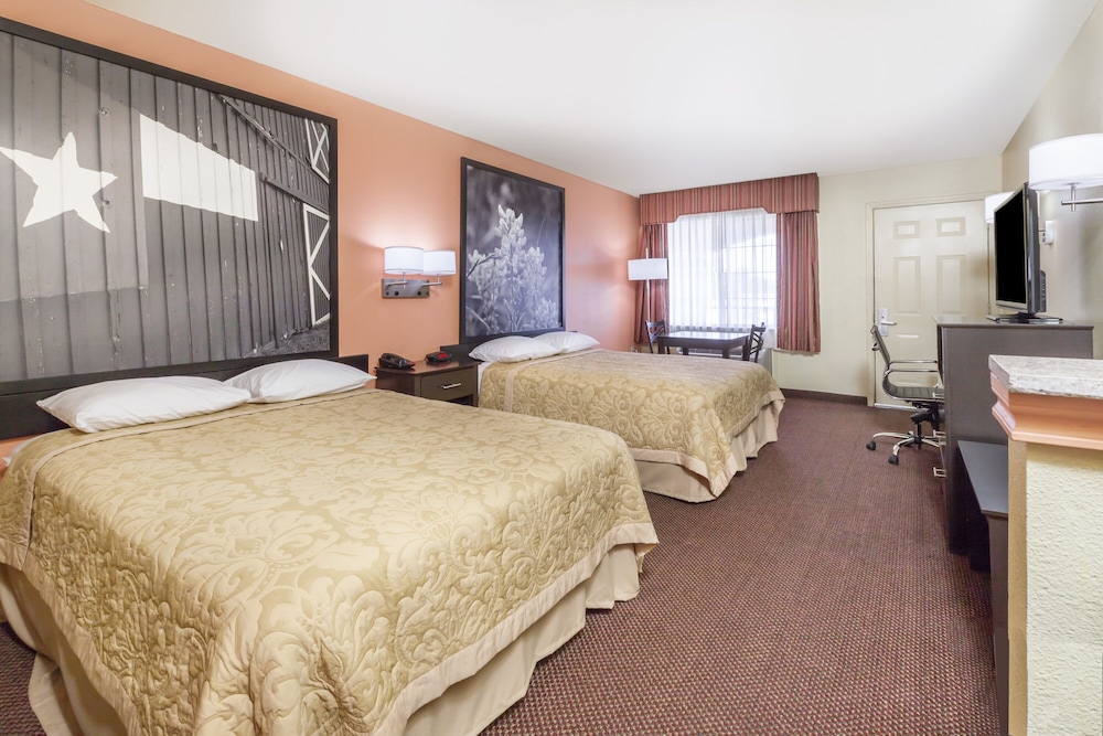 Deluxe Double Room, 2 Queen Beds, Non Smoking, Refrigerator & Microwave