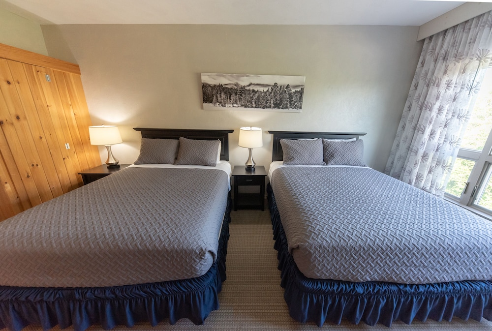 Quadruple Room, 2 Queen Beds photo 3
