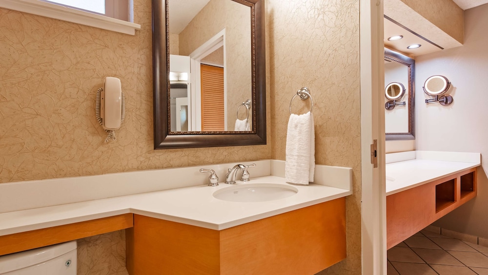 Superior Room, 1 King Bed, Non Smoking, Jetted Tub (Oversized Room;with Sofabed) - Photo 5