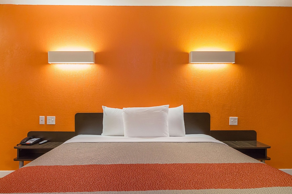 Standard Room, 1 King Bed, Accessible, Non Smoking - Photo 6