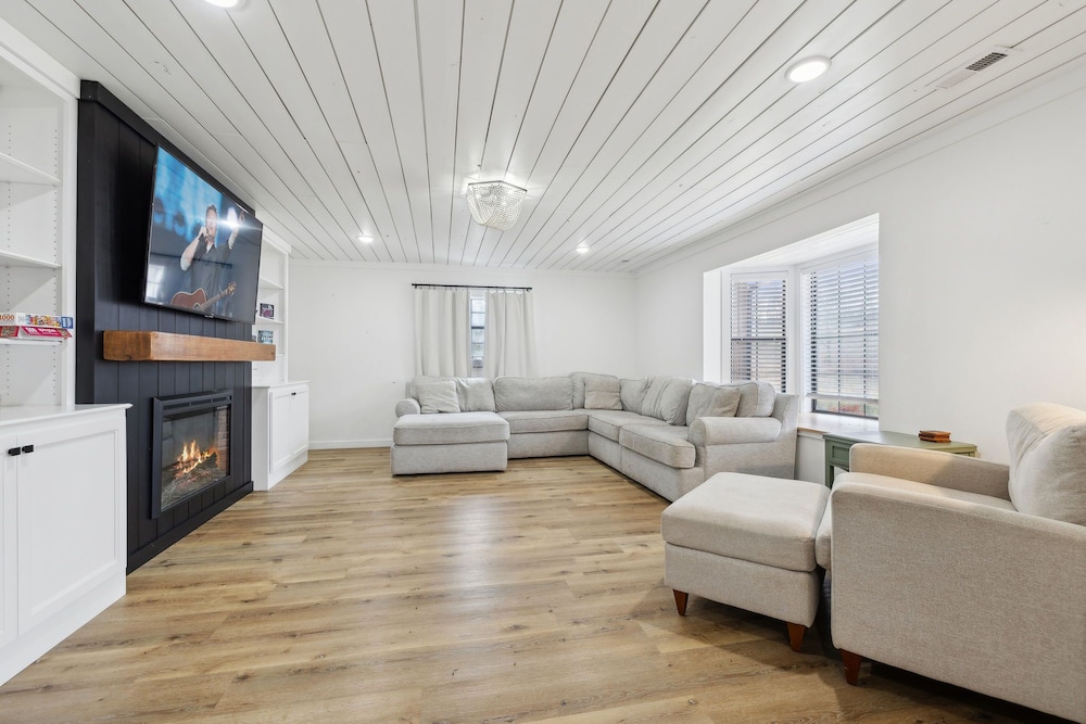 House (4 Bedrooms) photo 2