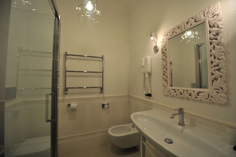 Classic Room thumbnail 5