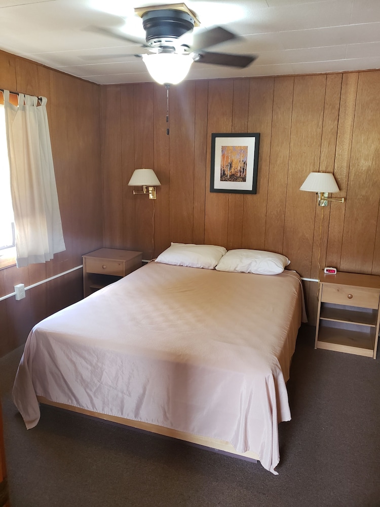 Basic Cabin photo 1