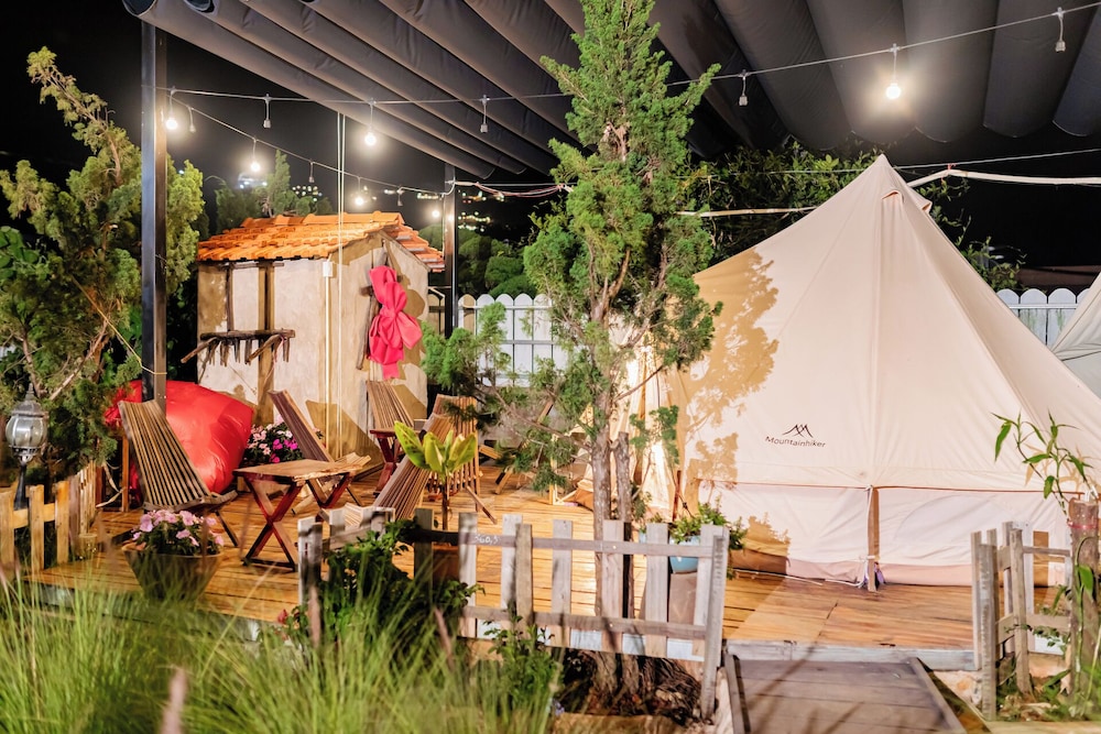 Deluxe Tent