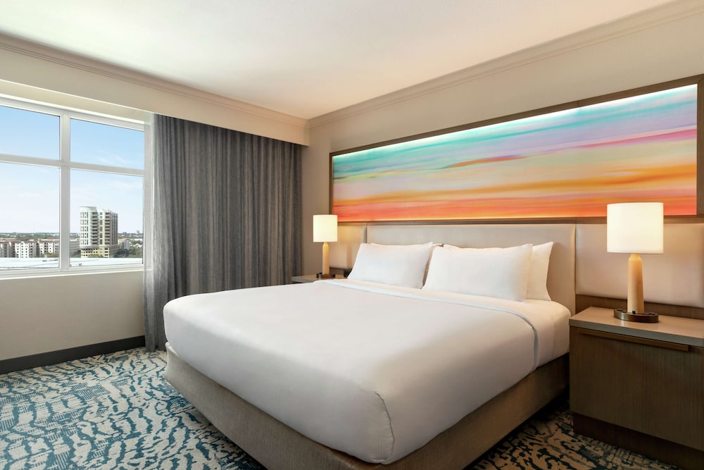 Suite, 1 King Bed, Accessible, Bathtub - Photo 3