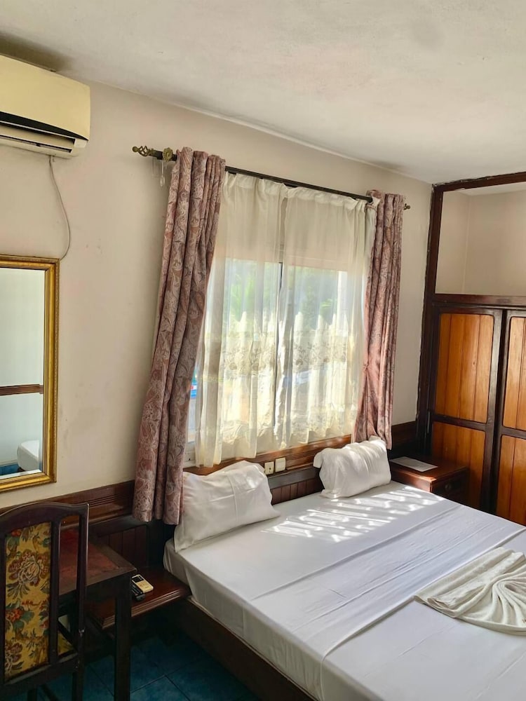 Junior Suite, 1 King Bed with Sofa bed, Smoking photo 2