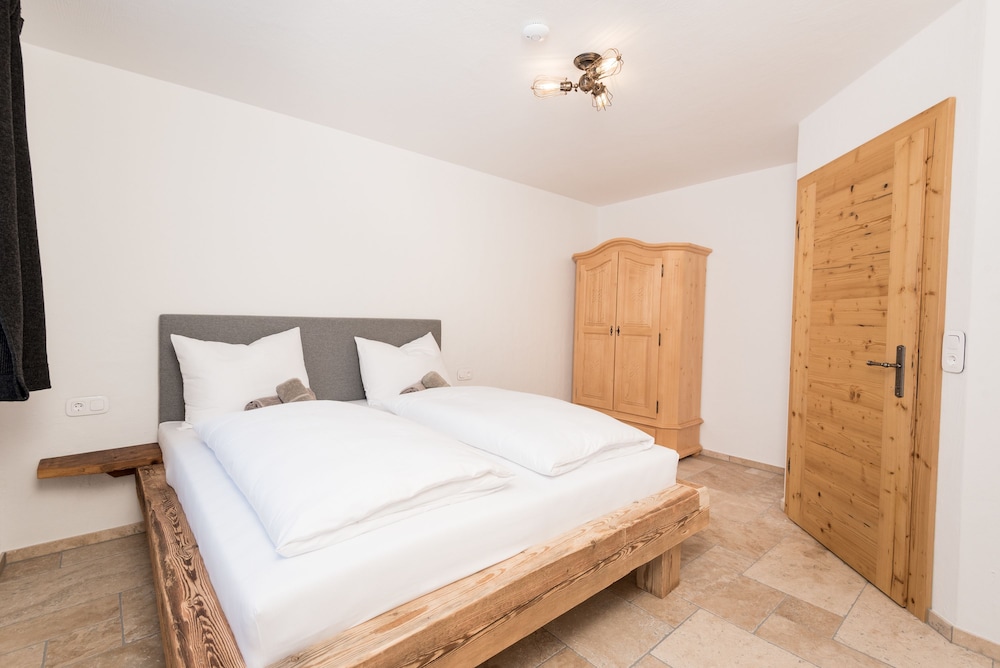 Exclusive Apartment, 3 Bedrooms, Accessible, Mountain View photo 3