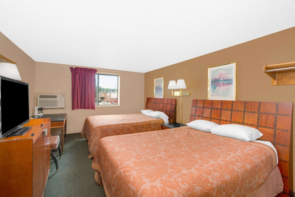 Standard Room, 2 Queen Beds - Photo 2