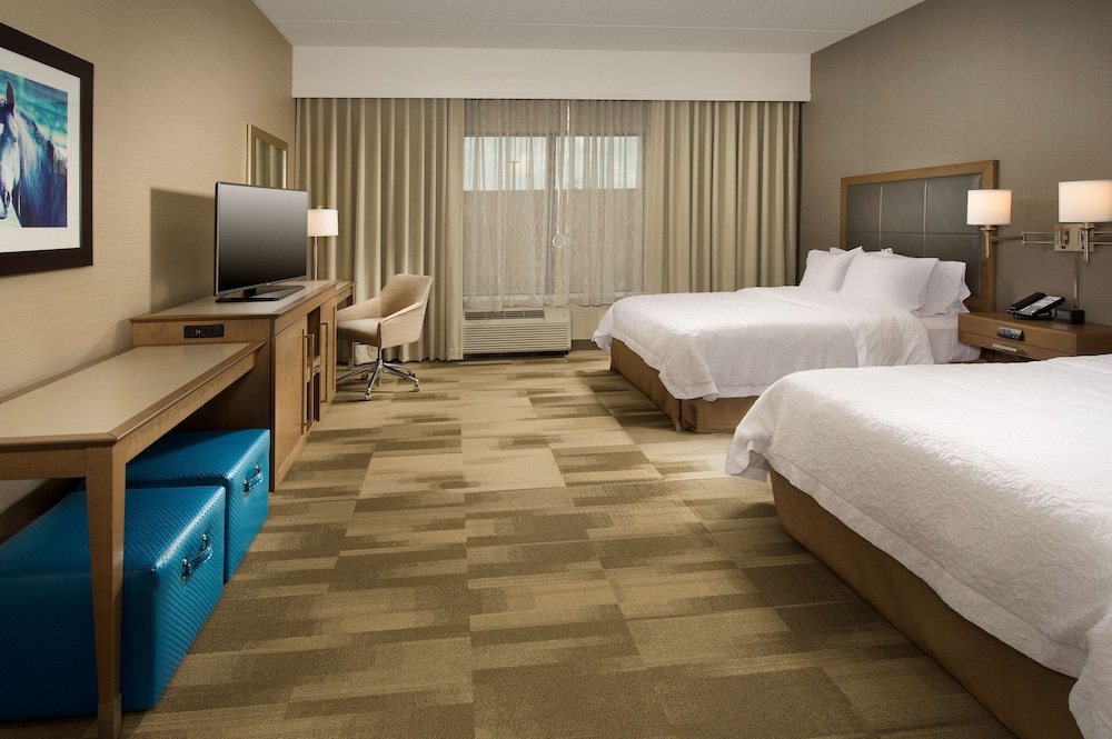 Room, 2 Queen Beds, Accessible, Bathtub photo 1