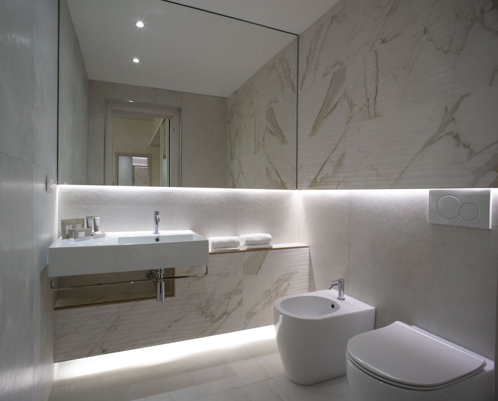Elite Suite, 1 King Bed, Balcony (Spa Access Included) photo 2