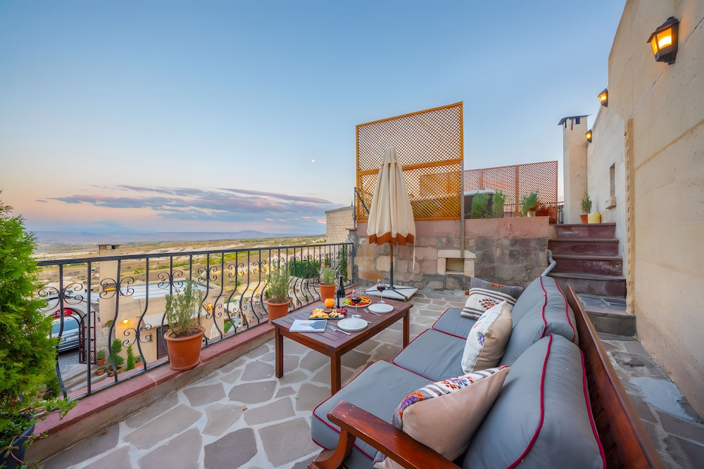 Deluxe Room, Outdoor with Jet Hot Tub - Photo 6