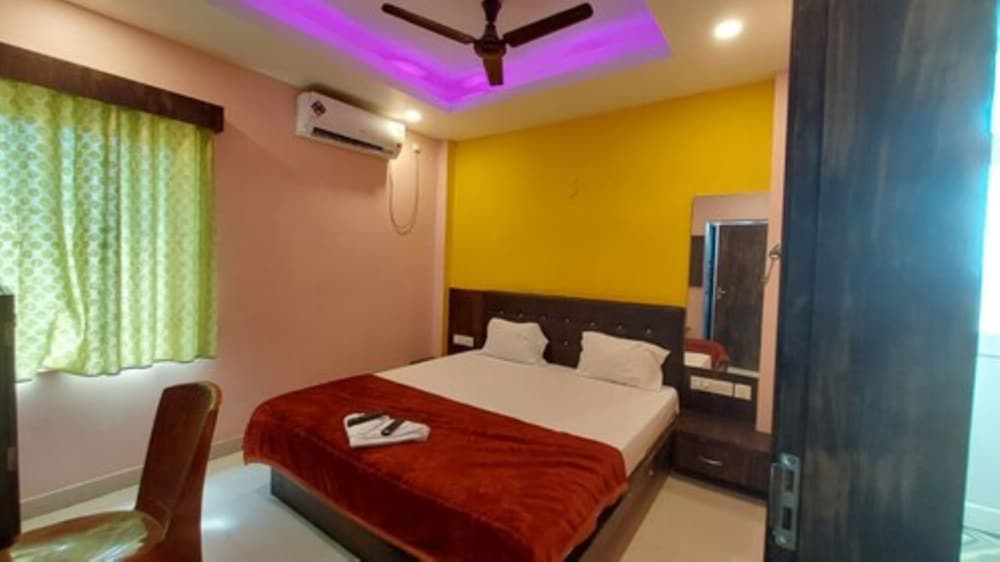 Deluxe Double Room, Multiple Beds, City View