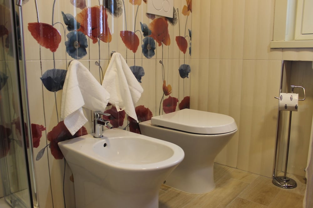 Double Room - Photo 9