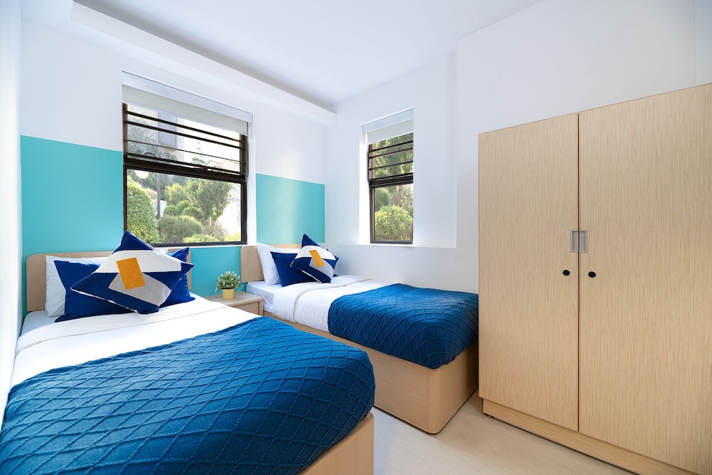 Twin Bed Room