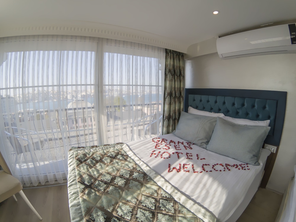 Deluxe Double or Twin Room, Multiple Bedrooms, Jetted Tub, Sea View photo 1